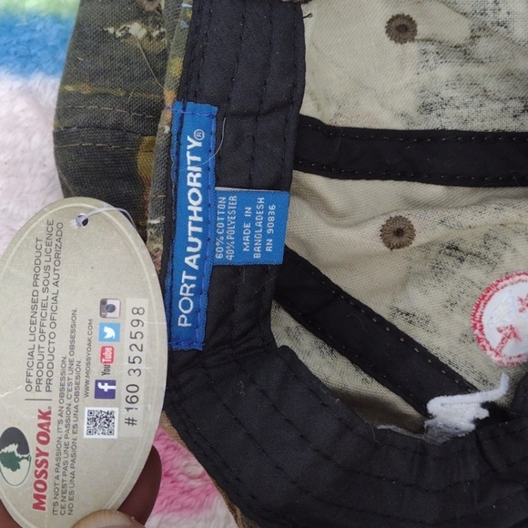 Mossy Oak and Bonus Hats - Picture 3 of 4